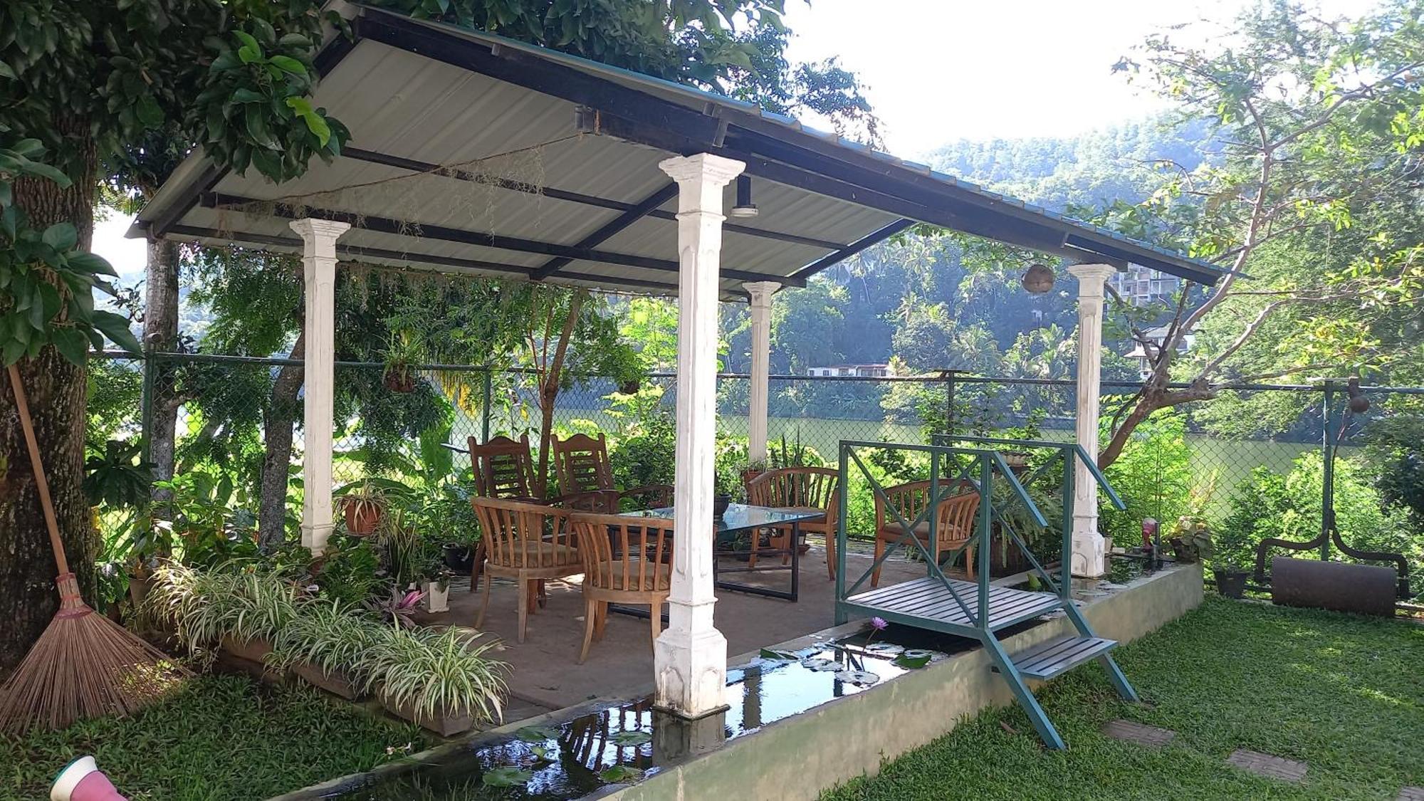 Mahaweli Shades Kandy Exterior foto
