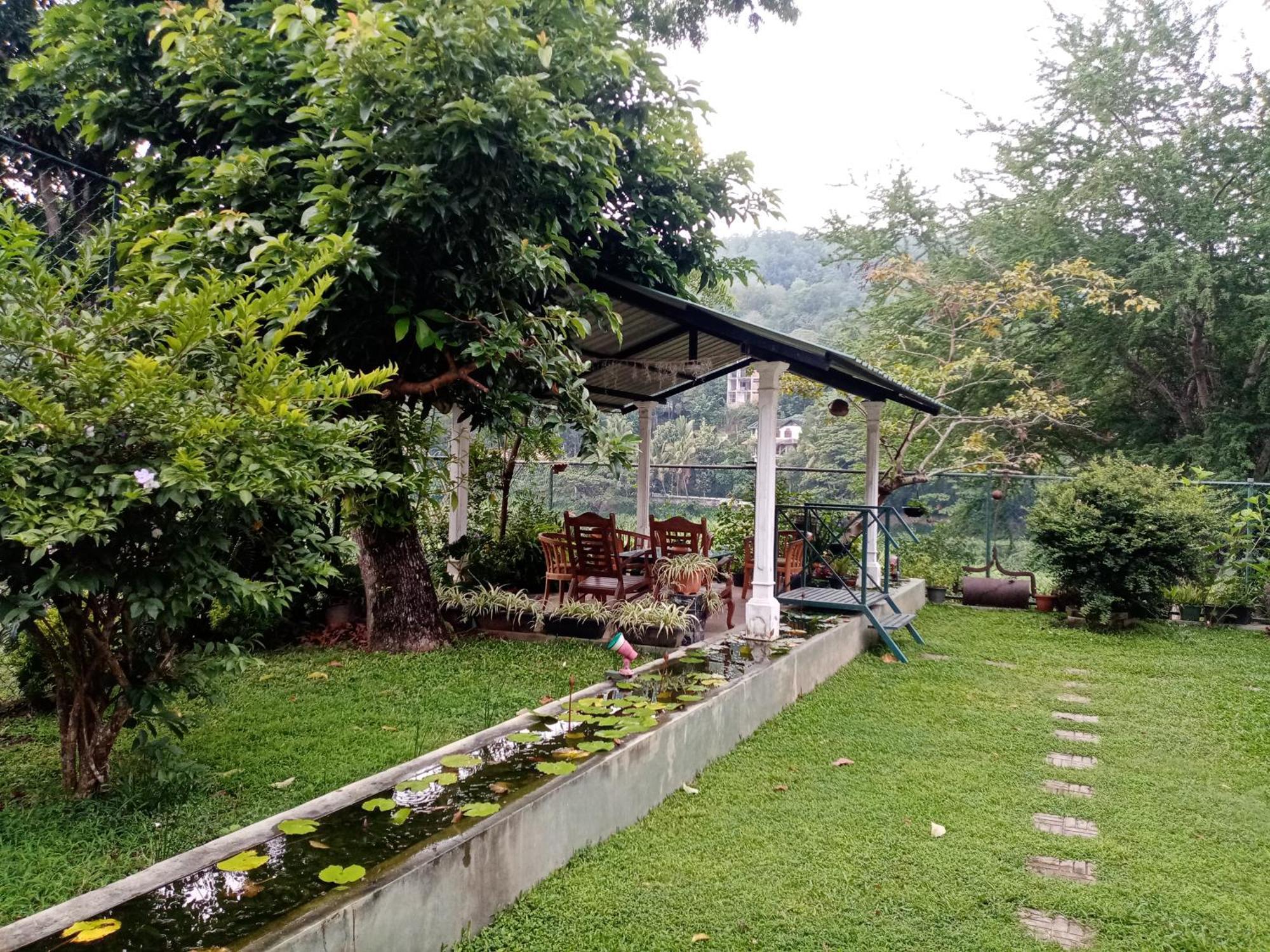 Mahaweli Shades Kandy Exterior foto